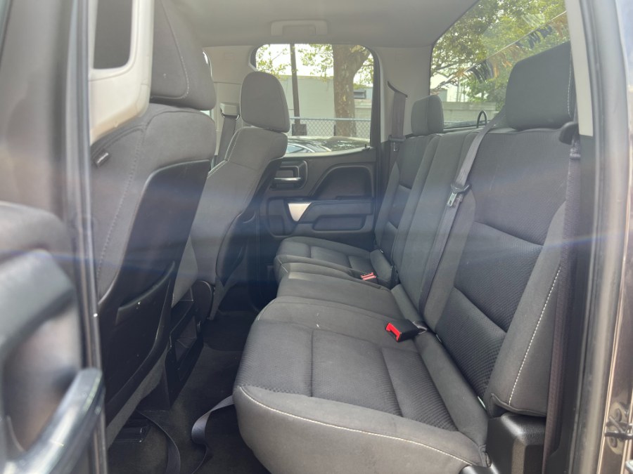 2015 Chevrolet Silverado 1500 4WD Double Cab 143.5" LT w/1LT, available for sale in New Haven, Connecticut | Unique Auto Sales LLC. New Haven, Connecticut 2015 Chevrolet Silverado 1500 4WD Double Cab 143.5" LT w/1LT, available for sale in New Haven, Connecticut | Unique Auto Sales LLC. New Haven, Connecticut