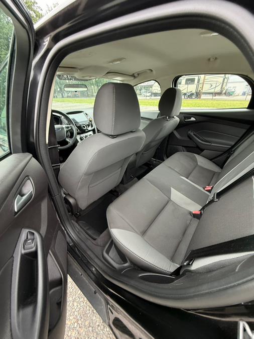 2013 Ford Focus 4dr Sdn SE, available for sale in Springfield, Massachusetts | Auto Globe LLC. Springfield, Massachusetts 2013 Ford Focus 4dr Sdn SE, available for sale in Springfield, Massachusetts | Auto Globe LLC. Springfield, Massachusetts