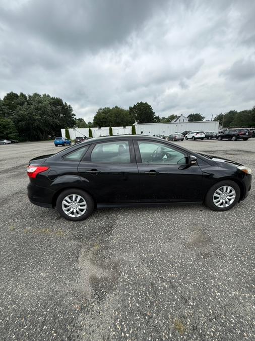 2013 Ford Focus 4dr Sdn SE, available for sale in Springfield, Massachusetts | Auto Globe LLC. Springfield, Massachusetts 2013 Ford Focus 4dr Sdn SE, available for sale in Springfield, Massachusetts | Auto Globe LLC. Springfield, Massachusetts