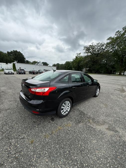 2013 Ford Focus 4dr Sdn SE, available for sale in Springfield, Massachusetts | Auto Globe LLC. Springfield, Massachusetts 2013 Ford Focus 4dr Sdn SE, available for sale in Springfield, Massachusetts | Auto Globe LLC. Springfield, Massachusetts