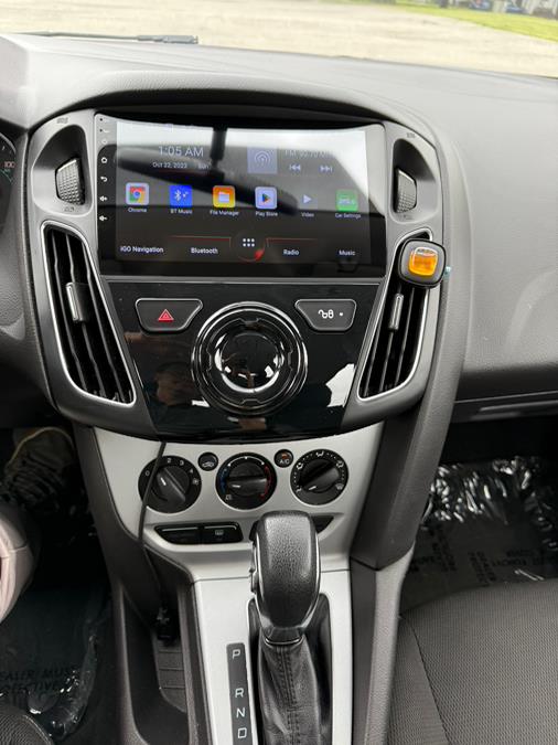 2013 Ford Focus 4dr Sdn SE, available for sale in Springfield, Massachusetts | Auto Globe LLC. Springfield, Massachusetts 2013 Ford Focus 4dr Sdn SE, available for sale in Springfield, Massachusetts | Auto Globe LLC. Springfield, Massachusetts