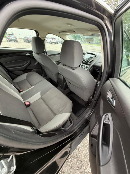 2013 Ford Focus 4dr Sdn SE, available for sale in Springfield, Massachusetts | Auto Globe LLC. Springfield, Massachusetts 2013 Ford Focus 4dr Sdn SE, available for sale in Springfield, Massachusetts | Auto Globe LLC. Springfield, Massachusetts
