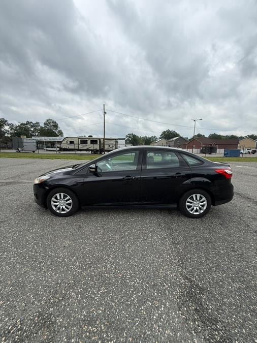 2013 Ford Focus 4dr Sdn SE, available for sale in Springfield, Massachusetts | Auto Globe LLC. Springfield, Massachusetts 2013 Ford Focus 4dr Sdn SE, available for sale in Springfield, Massachusetts | Auto Globe LLC. Springfield, Massachusetts
