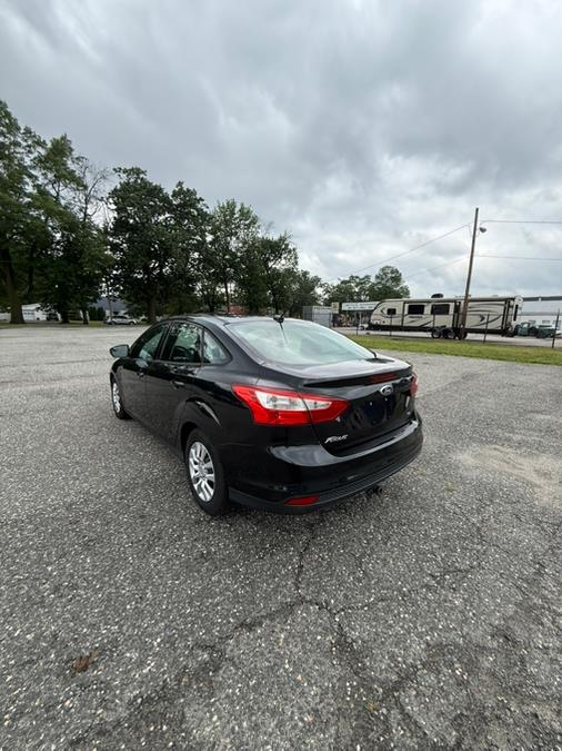 2013 Ford Focus 4dr Sdn SE, available for sale in Springfield, Massachusetts | Auto Globe LLC. Springfield, Massachusetts 2013 Ford Focus 4dr Sdn SE, available for sale in Springfield, Massachusetts | Auto Globe LLC. Springfield, Massachusetts