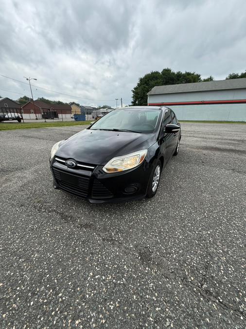 2013 Ford Focus 4dr Sdn SE, available for sale in Springfield, Massachusetts | Auto Globe LLC. Springfield, Massachusetts 2013 Ford Focus 4dr Sdn SE, available for sale in Springfield, Massachusetts | Auto Globe LLC. Springfield, Massachusetts