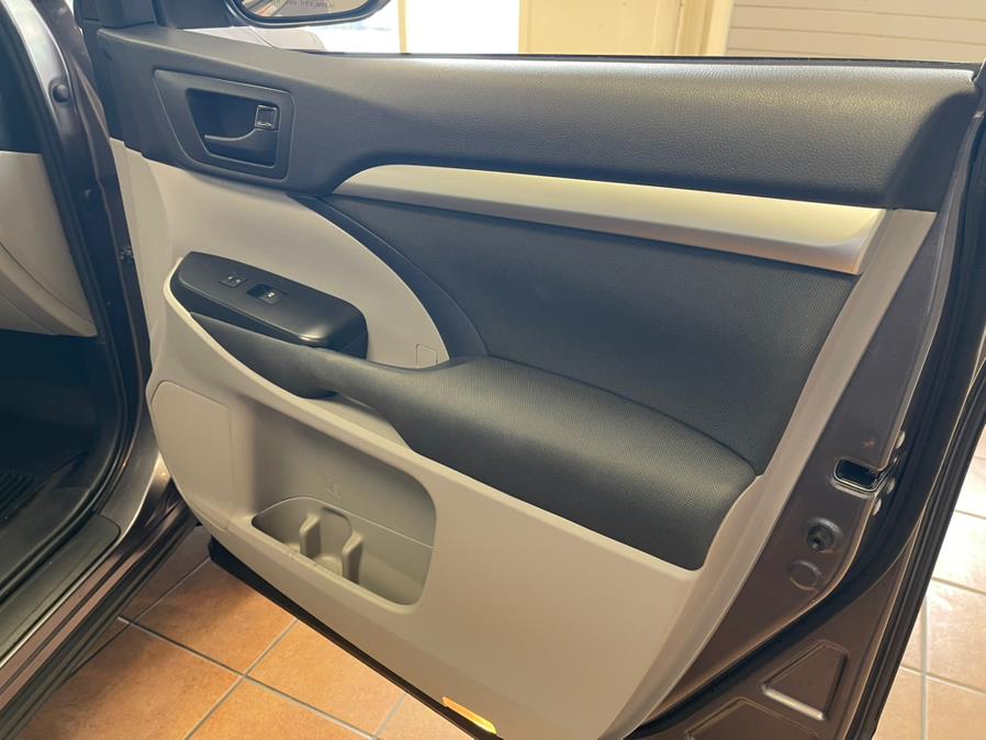 2019 Toyota Highlander LE V6 AWD (Natl), available for sale in Suffern, New York | Rockland Motor Sport. Suffern, New York 2019 Toyota Highlander LE V6 AWD (Natl), available for sale in Suffern, New York | Rockland Motor Sport. Suffern, New York