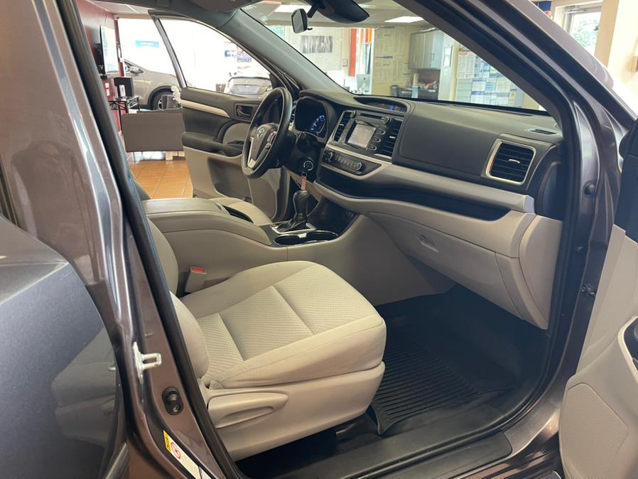 2019 Toyota Highlander LE V6 AWD (Natl), available for sale in Suffern, New York | Rockland Motor Sport. Suffern, New York 2019 Toyota Highlander LE V6 AWD (Natl), available for sale in Suffern, New York | Rockland Motor Sport. Suffern, New York