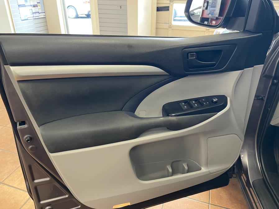 2019 Toyota Highlander LE V6 AWD (Natl), available for sale in Suffern, New York | Rockland Motor Sport. Suffern, New York 2019 Toyota Highlander LE V6 AWD (Natl), available for sale in Suffern, New York | Rockland Motor Sport. Suffern, New York