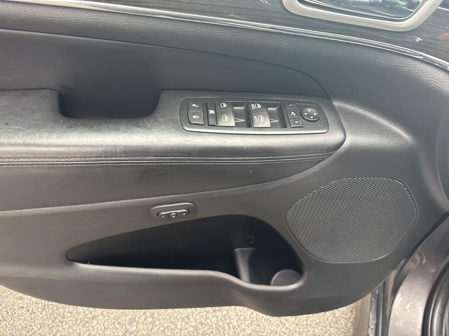 2016 Jeep Grand Cherokee 4WD 4dr Overland, available for sale in Worcester, Massachusetts | Worcester Auto Outlet LLC. Worcester, Massachusetts 2016 Jeep Grand Cherokee 4WD 4dr Overland, available for sale in Worcester, Massachusetts | Worcester Auto Outlet LLC. Worcester, Massachusetts