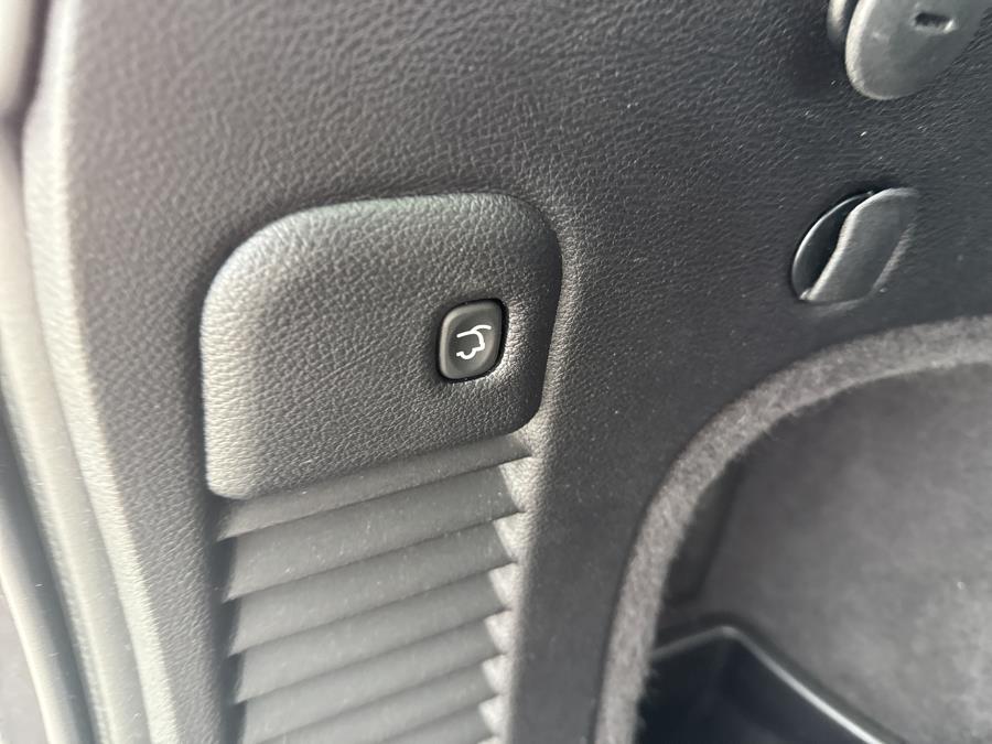 2016 Jeep Grand Cherokee 4WD 4dr Overland, available for sale in Worcester, Massachusetts | Worcester Auto Outlet LLC. Worcester, Massachusetts 2016 Jeep Grand Cherokee 4WD 4dr Overland, available for sale in Worcester, Massachusetts | Worcester Auto Outlet LLC. Worcester, Massachusetts