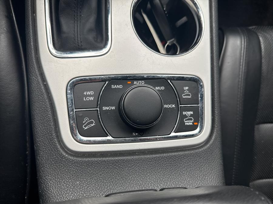 2016 Jeep Grand Cherokee 4WD 4dr Overland, available for sale in Worcester, Massachusetts | Worcester Auto Outlet LLC. Worcester, Massachusetts 2016 Jeep Grand Cherokee 4WD 4dr Overland, available for sale in Worcester, Massachusetts | Worcester Auto Outlet LLC. Worcester, Massachusetts