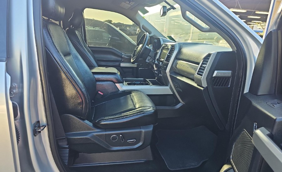 2017 Ford Super Duty F-250 SRW Lariat 4WD Crew Cab 8'' Box, available for sale in Fort Myers, Florida | Carlux Fort Myers. Fort Myers, Florida 2017 Ford Super Duty F-250 SRW Lariat 4WD Crew Cab 8'' Box, available for sale in Fort Myers, Florida | Carlux Fort Myers. Fort Myers, Florida