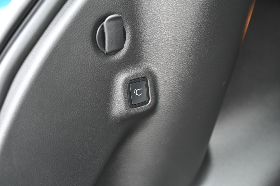 2022 Jeep Compass Latitude 4x4, available for sale in Waterbury, Connecticut | Highline Car Connection. Waterbury, Connecticut 2022 Jeep Compass Latitude 4x4, available for sale in Waterbury, Connecticut | Highline Car Connection. Waterbury, Connecticut
