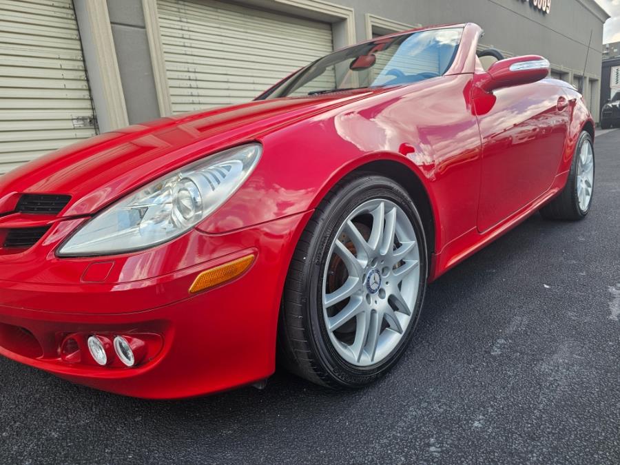 2007 Mercedes-Benz SLK-Class 2dr Roadster 3.5L, available for sale in Wantagh, New York | Alpine Motors Inc. Wantagh, New York 2007 Mercedes-Benz SLK-Class 2dr Roadster 3.5L, available for sale in Wantagh, New York | Alpine Motors Inc. Wantagh, New York