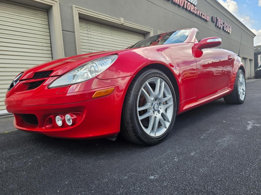 2007 Mercedes-Benz SLK-Class 2dr Roadster 3.5L, available for sale in Wantagh, New York | Alpine Motors Inc. Wantagh, New York 2007 Mercedes-Benz SLK-Class 2dr Roadster 3.5L, available for sale in Wantagh, New York | Alpine Motors Inc. Wantagh, New York