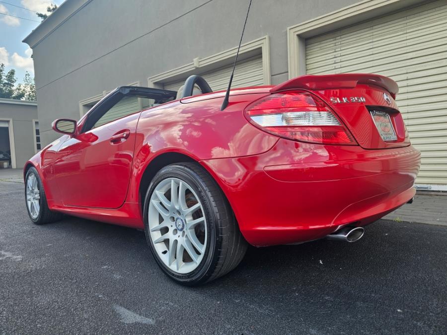 2007 Mercedes-Benz SLK-Class 2dr Roadster 3.5L, available for sale in Wantagh, New York | Alpine Motors Inc. Wantagh, New York 2007 Mercedes-Benz SLK-Class 2dr Roadster 3.5L, available for sale in Wantagh, New York | Alpine Motors Inc. Wantagh, New York