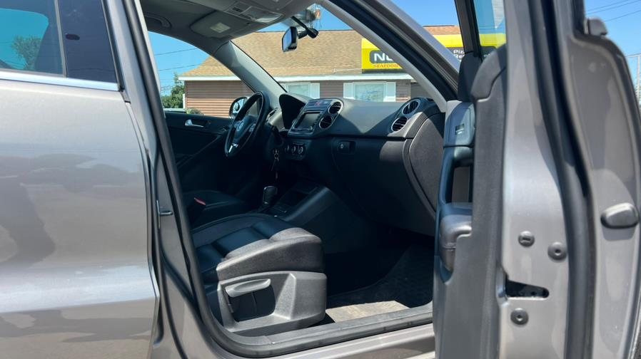 2011 Volkswagen Tiguan 4WD 4dr SE 4Motion, available for sale in East Windsor, Connecticut | A1 Auto Sale LLC. East Windsor, Connecticut 2011 Volkswagen Tiguan 4WD 4dr SE 4Motion, available for sale in East Windsor, Connecticut | A1 Auto Sale LLC. East Windsor, Connecticut