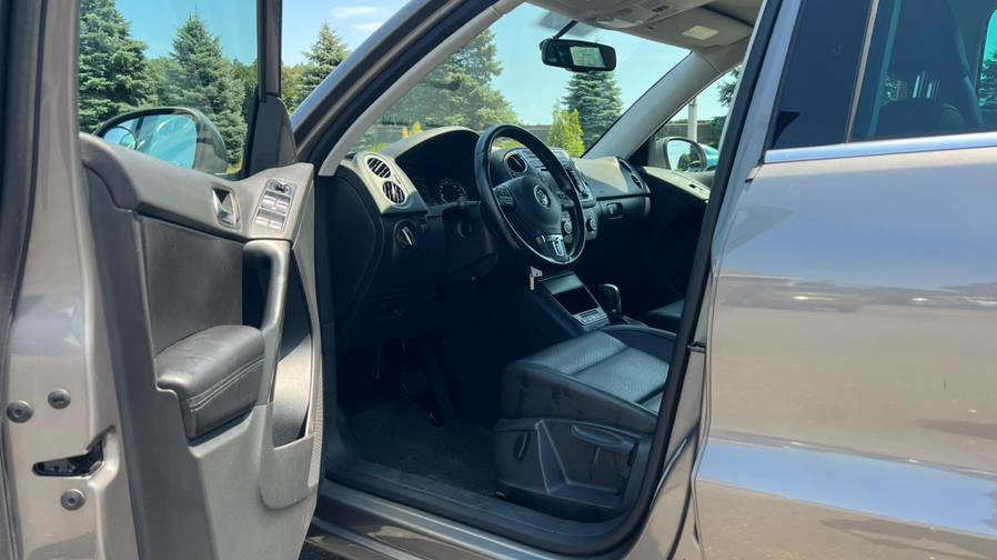 2011 Volkswagen Tiguan 4WD 4dr SE 4Motion, available for sale in East Windsor, Connecticut | A1 Auto Sale LLC. East Windsor, Connecticut 2011 Volkswagen Tiguan 4WD 4dr SE 4Motion, available for sale in East Windsor, Connecticut | A1 Auto Sale LLC. East Windsor, Connecticut