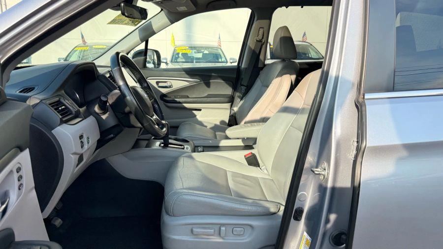 2019 Honda Pilot EX-L Sport Utility 4D, available for sale in Linden, New Jersey | Route 27 Auto Mall. Linden, New Jersey 2019 Honda Pilot EX-L Sport Utility 4D, available for sale in Linden, New Jersey | Route 27 Auto Mall. Linden, New Jersey