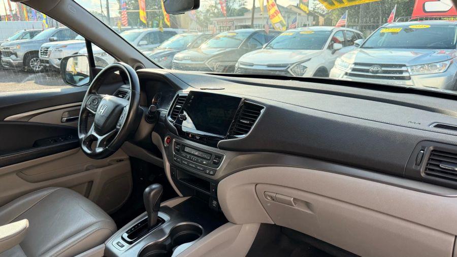 2019 Honda Pilot EX-L Sport Utility 4D, available for sale in Linden, New Jersey | Route 27 Auto Mall. Linden, New Jersey 2019 Honda Pilot EX-L Sport Utility 4D, available for sale in Linden, New Jersey | Route 27 Auto Mall. Linden, New Jersey