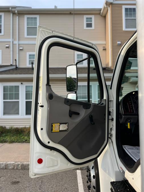 2018 Freightliner M2 106 26 FT BOX ALUMINUM LIFT-GATE, available for sale in Paterson, New Jersey | Speedway Commercial Motors LLC. Paterson, New Jersey 2018 Freightliner M2 106 26 FT BOX ALUMINUM LIFT-GATE, available for sale in Paterson, New Jersey | Speedway Commercial Motors LLC. Paterson, New Jersey