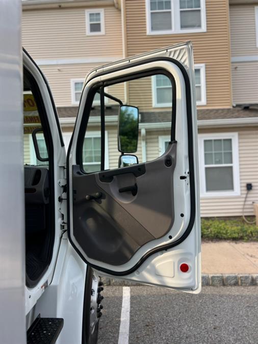 2018 Freightliner M2 106 26 FT BOX ALUMINUM LIFT-GATE, available for sale in Paterson, New Jersey | Speedway Commercial Motors LLC. Paterson, New Jersey 2018 Freightliner M2 106 26 FT BOX ALUMINUM LIFT-GATE, available for sale in Paterson, New Jersey | Speedway Commercial Motors LLC. Paterson, New Jersey