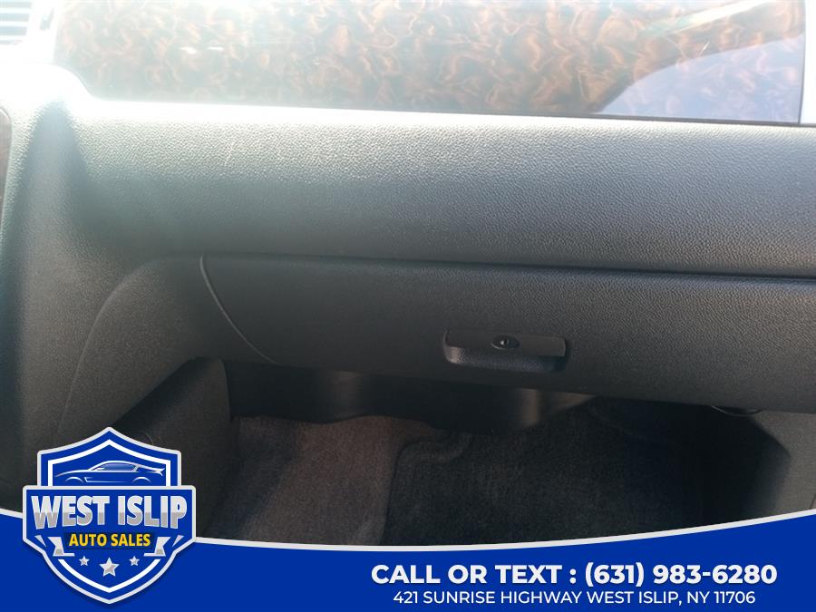 2009 GMC Sierra 1500 4WD Crew Cab 143.5" Denali, available for sale in West Islip, New York | West Islip Auto Sales. West Islip, New York 2009 GMC Sierra 1500 4WD Crew Cab 143.5" Denali, available for sale in West Islip, New York | West Islip Auto Sales. West Islip, New York