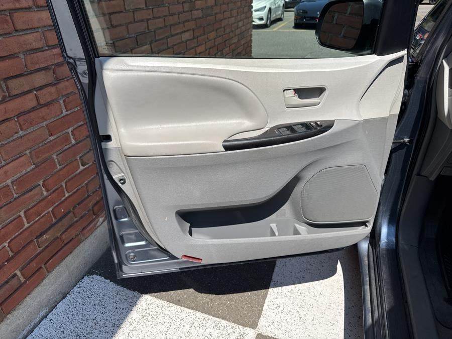 2014 Toyota Sienna 5dr 8-Pass Van V6 LE FWD, available for sale in Waterbury, Connecticut | National Auto Brokers, Inc.. Waterbury, Connecticut 2014 Toyota Sienna 5dr 8-Pass Van V6 LE FWD, available for sale in Waterbury, Connecticut | National Auto Brokers, Inc.. Waterbury, Connecticut