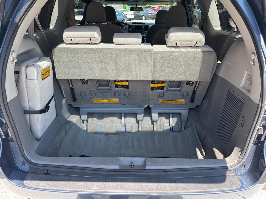 2014 Toyota Sienna 5dr 8-Pass Van V6 LE FWD, available for sale in Waterbury, Connecticut | National Auto Brokers, Inc.. Waterbury, Connecticut 2014 Toyota Sienna 5dr 8-Pass Van V6 LE FWD, available for sale in Waterbury, Connecticut | National Auto Brokers, Inc.. Waterbury, Connecticut
