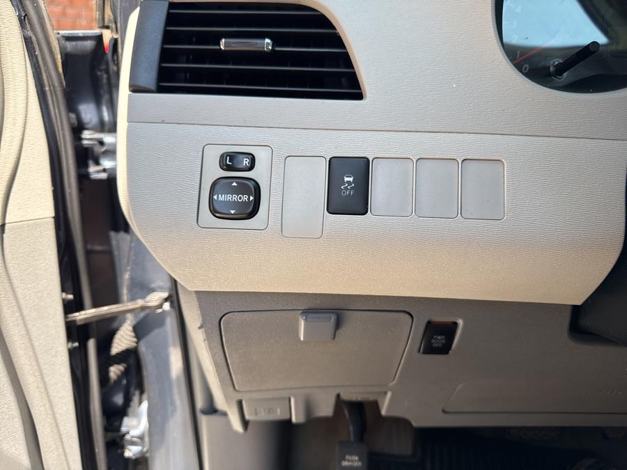 2014 Toyota Sienna 5dr 8-Pass Van V6 LE FWD, available for sale in Waterbury, Connecticut | National Auto Brokers, Inc.. Waterbury, Connecticut 2014 Toyota Sienna 5dr 8-Pass Van V6 LE FWD, available for sale in Waterbury, Connecticut | National Auto Brokers, Inc.. Waterbury, Connecticut