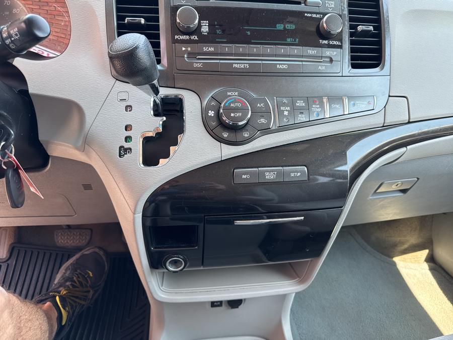2014 Toyota Sienna 5dr 8-Pass Van V6 LE FWD, available for sale in Waterbury, Connecticut | National Auto Brokers, Inc.. Waterbury, Connecticut 2014 Toyota Sienna 5dr 8-Pass Van V6 LE FWD, available for sale in Waterbury, Connecticut | National Auto Brokers, Inc.. Waterbury, Connecticut