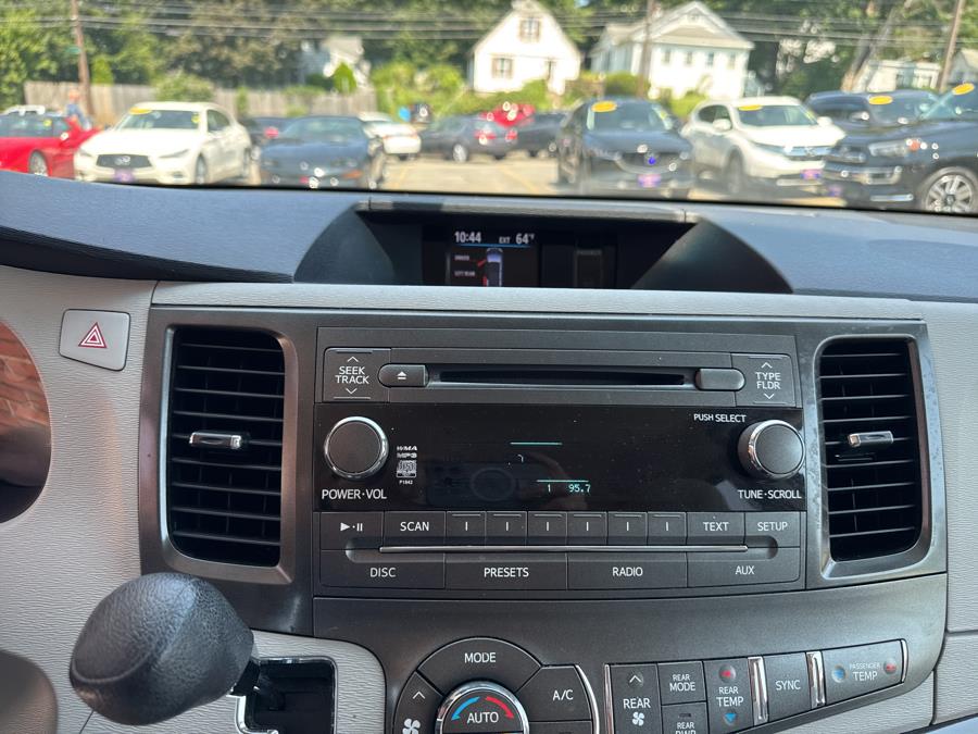2014 Toyota Sienna 5dr 8-Pass Van V6 LE FWD, available for sale in Waterbury, Connecticut | National Auto Brokers, Inc.. Waterbury, Connecticut 2014 Toyota Sienna 5dr 8-Pass Van V6 LE FWD, available for sale in Waterbury, Connecticut | National Auto Brokers, Inc.. Waterbury, Connecticut