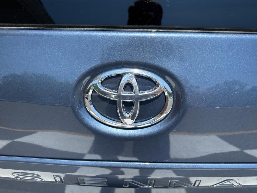 2014 Toyota Sienna 5dr 8-Pass Van V6 LE FWD, available for sale in Waterbury, Connecticut | National Auto Brokers, Inc.. Waterbury, Connecticut 2014 Toyota Sienna 5dr 8-Pass Van V6 LE FWD, available for sale in Waterbury, Connecticut | National Auto Brokers, Inc.. Waterbury, Connecticut