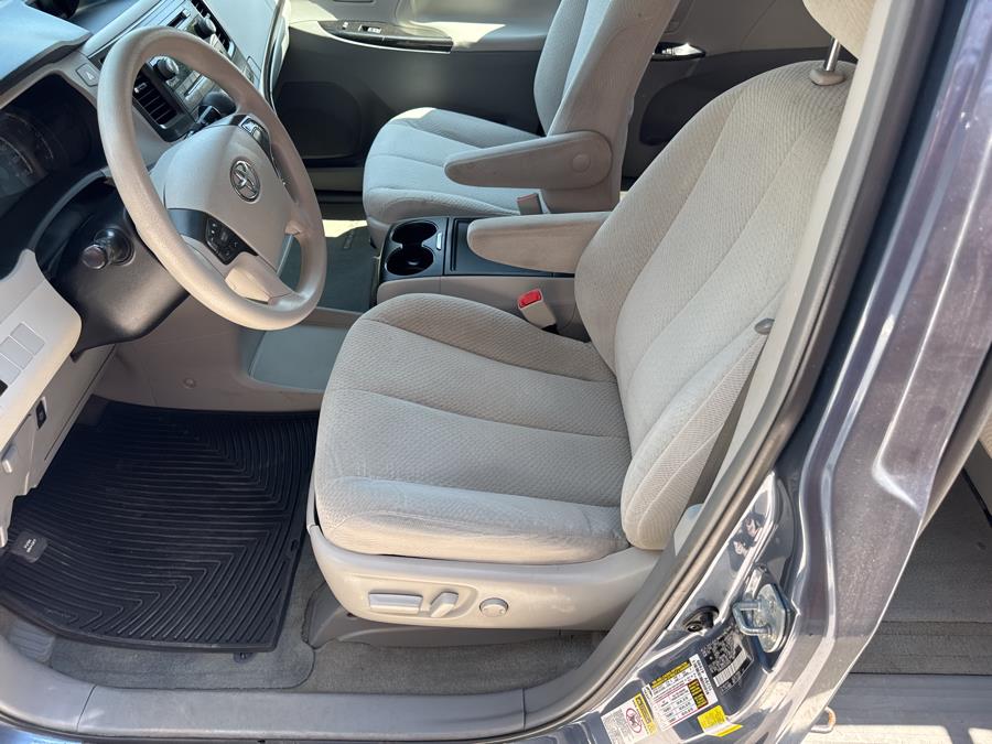 2014 Toyota Sienna 5dr 8-Pass Van V6 LE FWD, available for sale in Waterbury, Connecticut | National Auto Brokers, Inc.. Waterbury, Connecticut 2014 Toyota Sienna 5dr 8-Pass Van V6 LE FWD, available for sale in Waterbury, Connecticut | National Auto Brokers, Inc.. Waterbury, Connecticut
