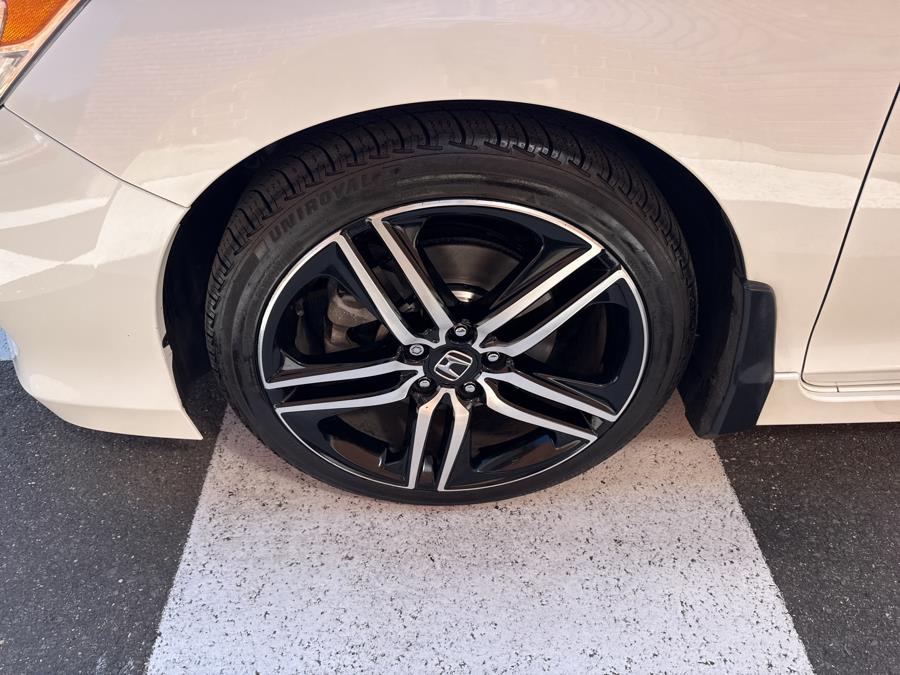 2017 Honda Accord Sedan Sport SE Manual, available for sale in Waterbury, Connecticut | National Auto Brokers, Inc.. Waterbury, Connecticut 2017 Honda Accord Sedan Sport SE Manual, available for sale in Waterbury, Connecticut | National Auto Brokers, Inc.. Waterbury, Connecticut
