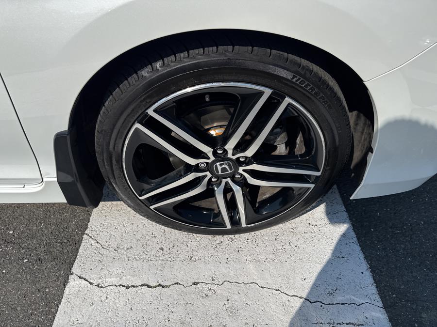 2017 Honda Accord Sedan Sport SE Manual, available for sale in Waterbury, Connecticut | National Auto Brokers, Inc.. Waterbury, Connecticut 2017 Honda Accord Sedan Sport SE Manual, available for sale in Waterbury, Connecticut | National Auto Brokers, Inc.. Waterbury, Connecticut