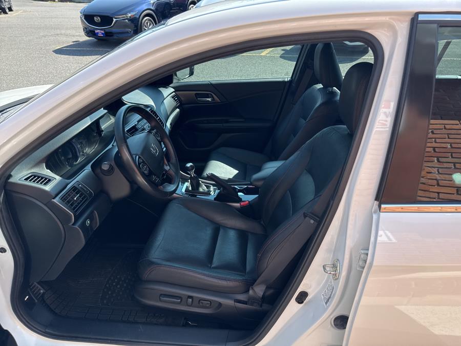2017 Honda Accord Sedan Sport SE Manual, available for sale in Waterbury, Connecticut | National Auto Brokers, Inc.. Waterbury, Connecticut 2017 Honda Accord Sedan Sport SE Manual, available for sale in Waterbury, Connecticut | National Auto Brokers, Inc.. Waterbury, Connecticut
