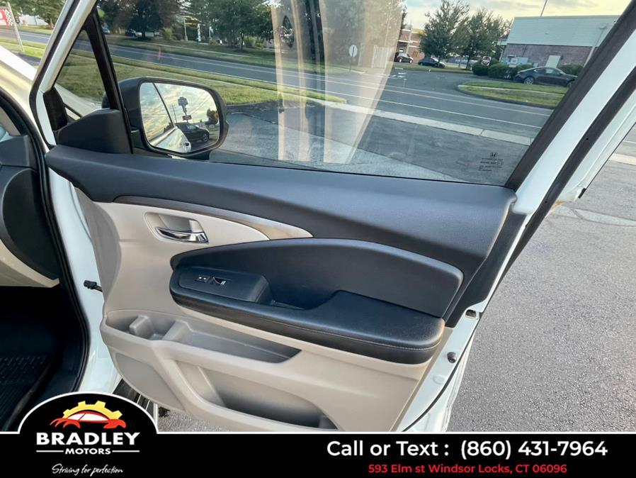 2016 Honda Pilot EX-L w/Navi, available for sale in Windsor Locks, Connecticut | Bradley Motors Inc. Windsor Locks, Connecticut 2016 Honda Pilot EX-L w/Navi, available for sale in Windsor Locks, Connecticut | Bradley Motors Inc. Windsor Locks, Connecticut