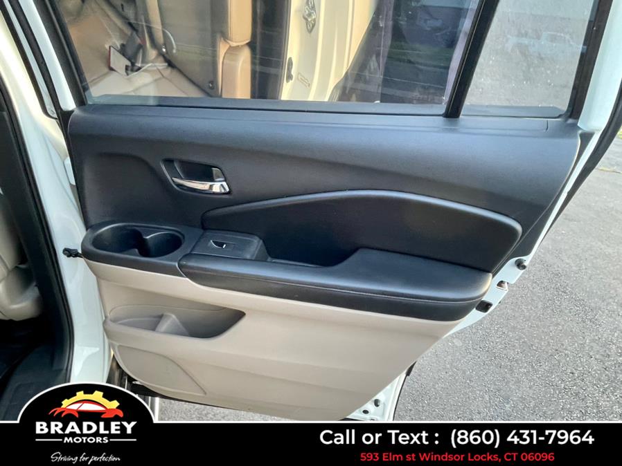 2016 Honda Pilot EX-L w/Navi, available for sale in Windsor Locks, Connecticut | Bradley Motors Inc. Windsor Locks, Connecticut 2016 Honda Pilot EX-L w/Navi, available for sale in Windsor Locks, Connecticut | Bradley Motors Inc. Windsor Locks, Connecticut