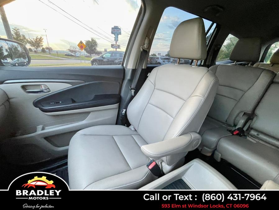 2016 Honda Pilot EX-L w/Navi, available for sale in Windsor Locks, Connecticut | Bradley Motors Inc. Windsor Locks, Connecticut 2016 Honda Pilot EX-L w/Navi, available for sale in Windsor Locks, Connecticut | Bradley Motors Inc. Windsor Locks, Connecticut