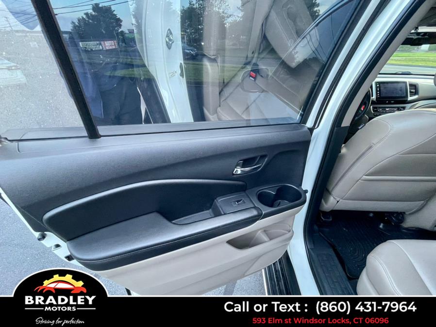 2016 Honda Pilot EX-L w/Navi, available for sale in Windsor Locks, Connecticut | Bradley Motors Inc. Windsor Locks, Connecticut 2016 Honda Pilot EX-L w/Navi, available for sale in Windsor Locks, Connecticut | Bradley Motors Inc. Windsor Locks, Connecticut
