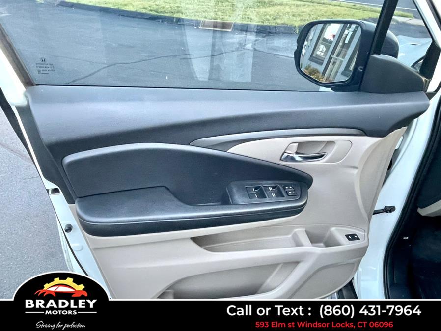 2016 Honda Pilot EX-L w/Navi, available for sale in Windsor Locks, Connecticut | Bradley Motors Inc. Windsor Locks, Connecticut 2016 Honda Pilot EX-L w/Navi, available for sale in Windsor Locks, Connecticut | Bradley Motors Inc. Windsor Locks, Connecticut
