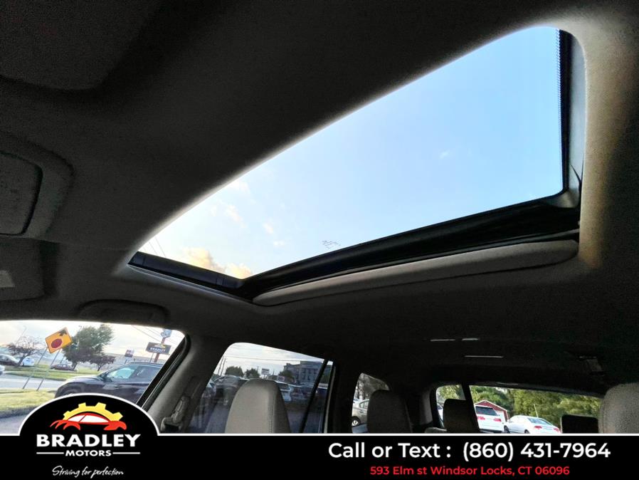 2016 Honda Pilot EX-L w/Navi, available for sale in Windsor Locks, Connecticut | Bradley Motors Inc. Windsor Locks, Connecticut 2016 Honda Pilot EX-L w/Navi, available for sale in Windsor Locks, Connecticut | Bradley Motors Inc. Windsor Locks, Connecticut
