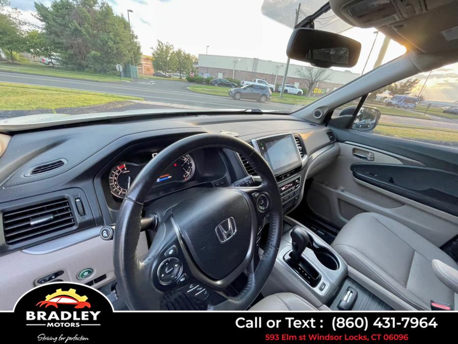 2016 Honda Pilot EX-L w/Navi, available for sale in Windsor Locks, Connecticut | Bradley Motors Inc. Windsor Locks, Connecticut 2016 Honda Pilot EX-L w/Navi, available for sale in Windsor Locks, Connecticut | Bradley Motors Inc. Windsor Locks, Connecticut