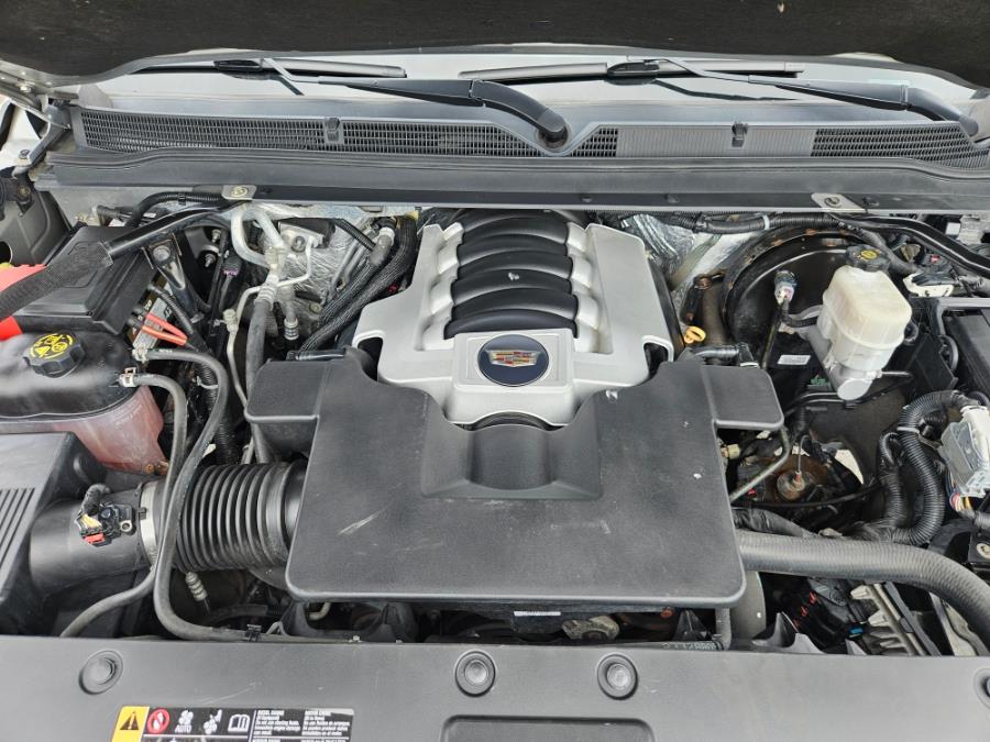 2017 Cadillac Escalade ESV 4WD 4dr Luxury, available for sale in East Windsor, Connecticut | Toro Auto. East Windsor, Connecticut 2017 Cadillac Escalade ESV 4WD 4dr Luxury, available for sale in East Windsor, Connecticut | Toro Auto. East Windsor, Connecticut