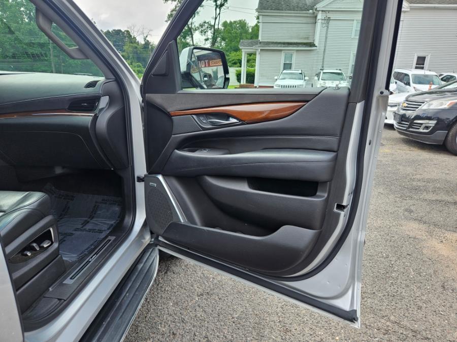 2017 Cadillac Escalade ESV 4WD 4dr Luxury, available for sale in East Windsor, Connecticut | Toro Auto. East Windsor, Connecticut 2017 Cadillac Escalade ESV 4WD 4dr Luxury, available for sale in East Windsor, Connecticut | Toro Auto. East Windsor, Connecticut