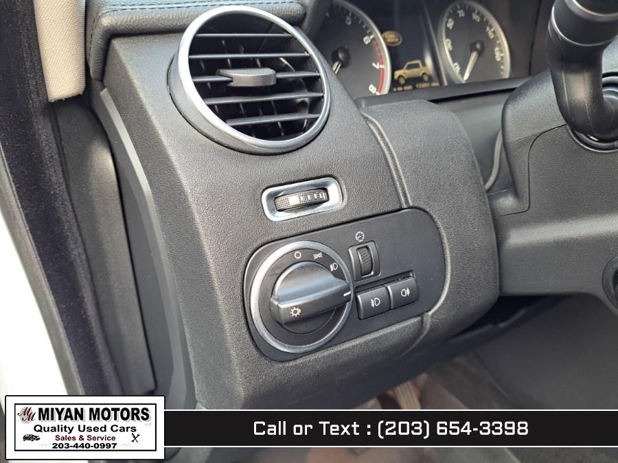 2012 Land Rover LR4 4WD 4dr LUX, available for sale in Meriden, Connecticut | Miyan Motors. Meriden, Connecticut 2012 Land Rover LR4 4WD 4dr LUX, available for sale in Meriden, Connecticut | Miyan Motors. Meriden, Connecticut