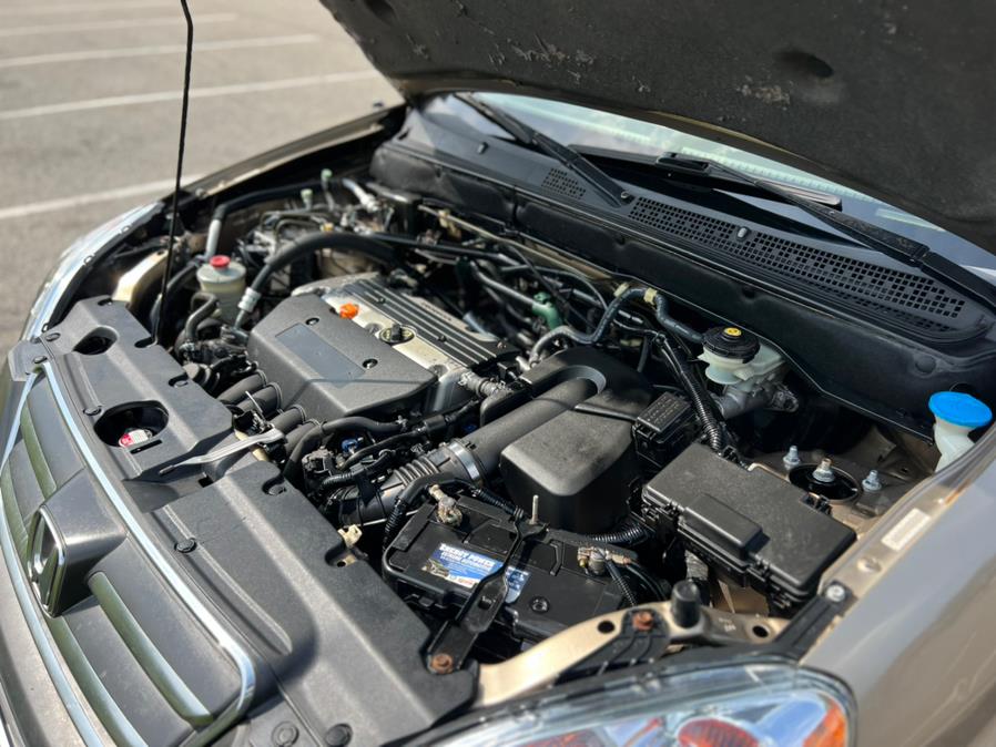 2005 Honda CR-V 2WD LX AT, available for sale in Paterson, New Jersey | Speedway Motors LLC. Paterson, New Jersey 2005 Honda CR-V 2WD LX AT, available for sale in Paterson, New Jersey | Speedway Motors LLC. Paterson, New Jersey