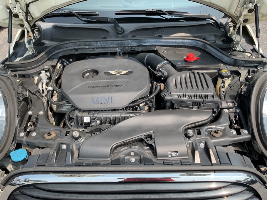 2019 MINI Hardtop 4 Door Cooper FWD, available for sale in Waterbury, Connecticut | Jim Juliani Motors. Waterbury, Connecticut 2019 MINI Hardtop 4 Door Cooper FWD, available for sale in Waterbury, Connecticut | Jim Juliani Motors. Waterbury, Connecticut