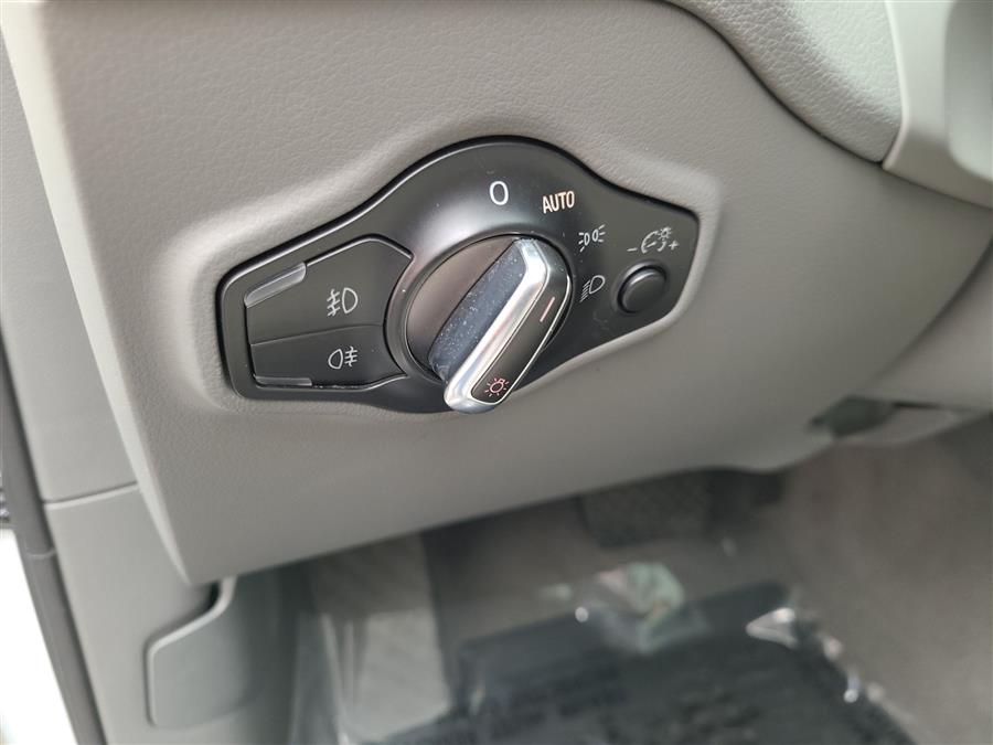 2012 Audi Q5 quattro 4dr 3.2L Premium Plus, available for sale in Canton, Connecticut | Lava Motors. Canton, Connecticut 2012 Audi Q5 quattro 4dr 3.2L Premium Plus, available for sale in Canton, Connecticut | Lava Motors. Canton, Connecticut